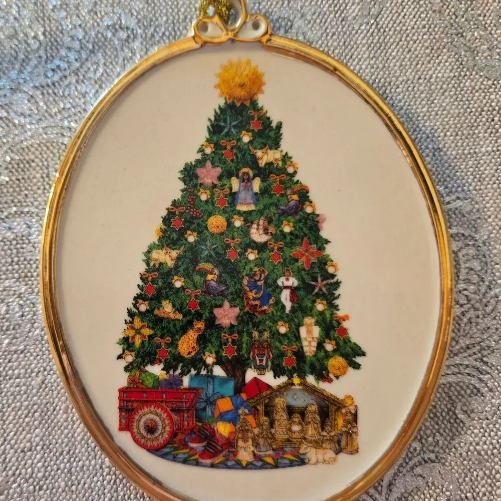 🎄🛍💜LENOX 2021 CHRISTMAS TREES AROUND THE WORLD ORNAMENT WITH BOX